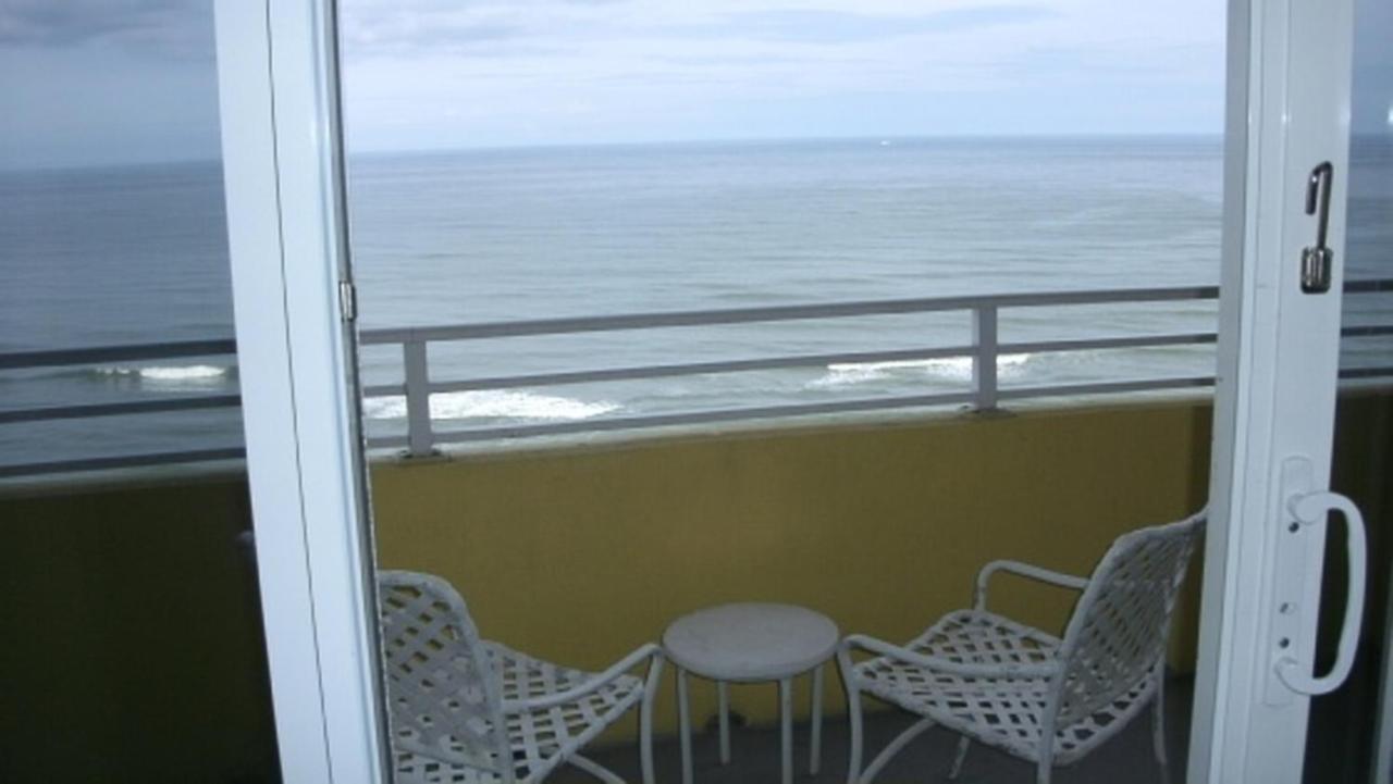Ocean Walk Resort - Astonishing Ocean Front View เดย์โทนาบีช ภายนอก รูปภาพ